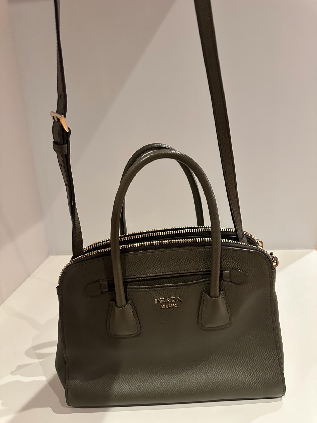 PRADA Saffiano Cuir Double Zip tote Militare