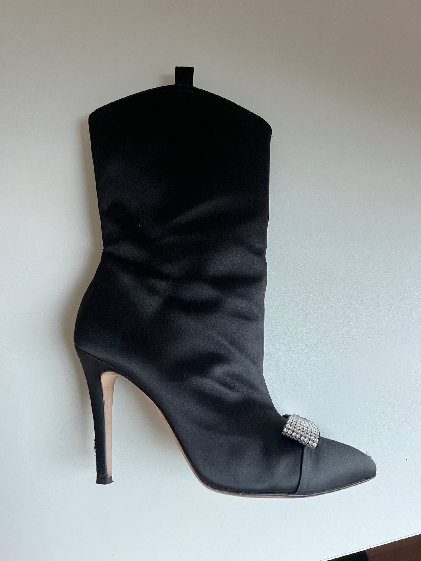 ALESSANDRA RICH                        satin boots with crystal bow