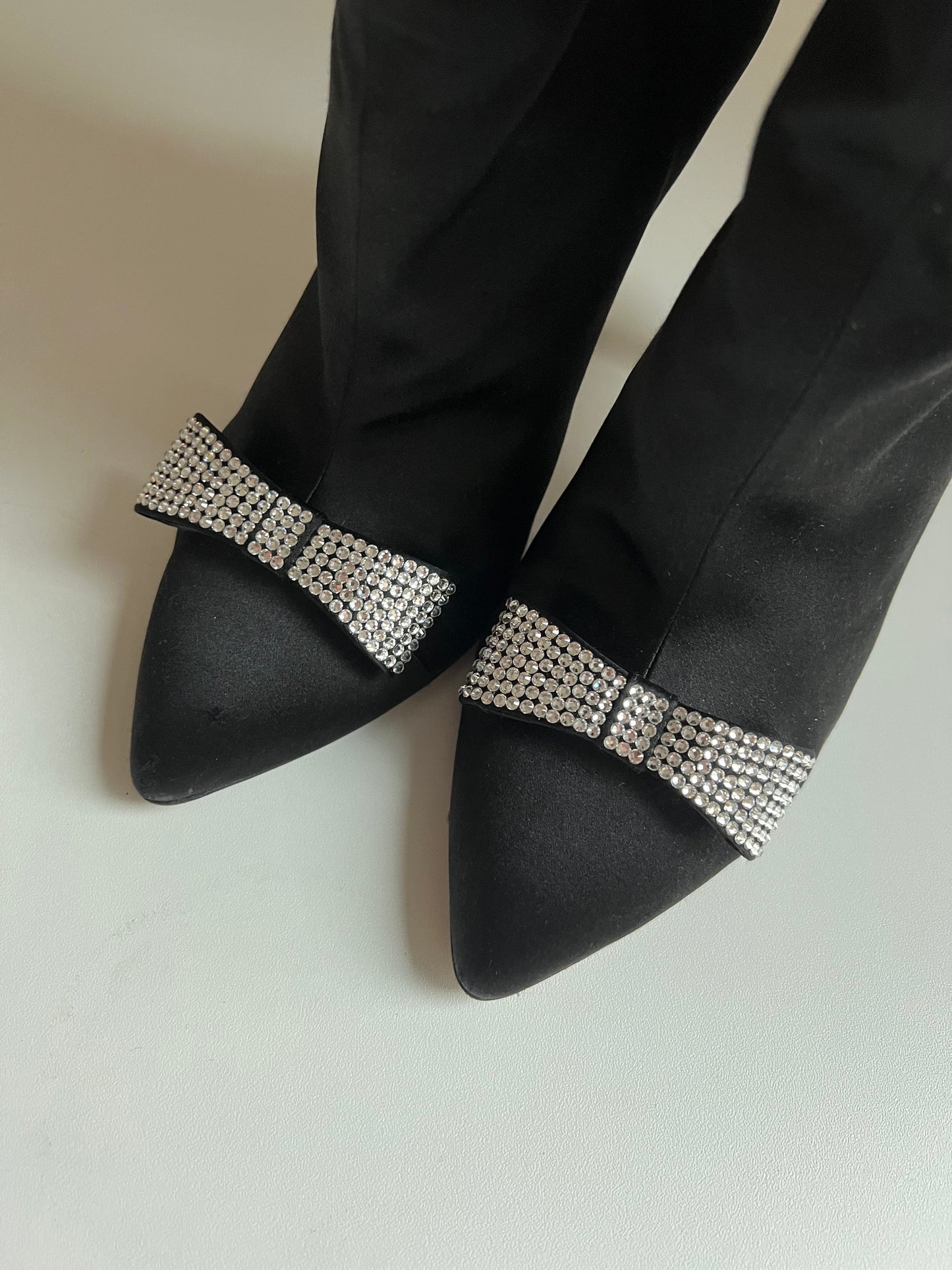 ALESSANDRA RICH                        satin boots with crystal bow