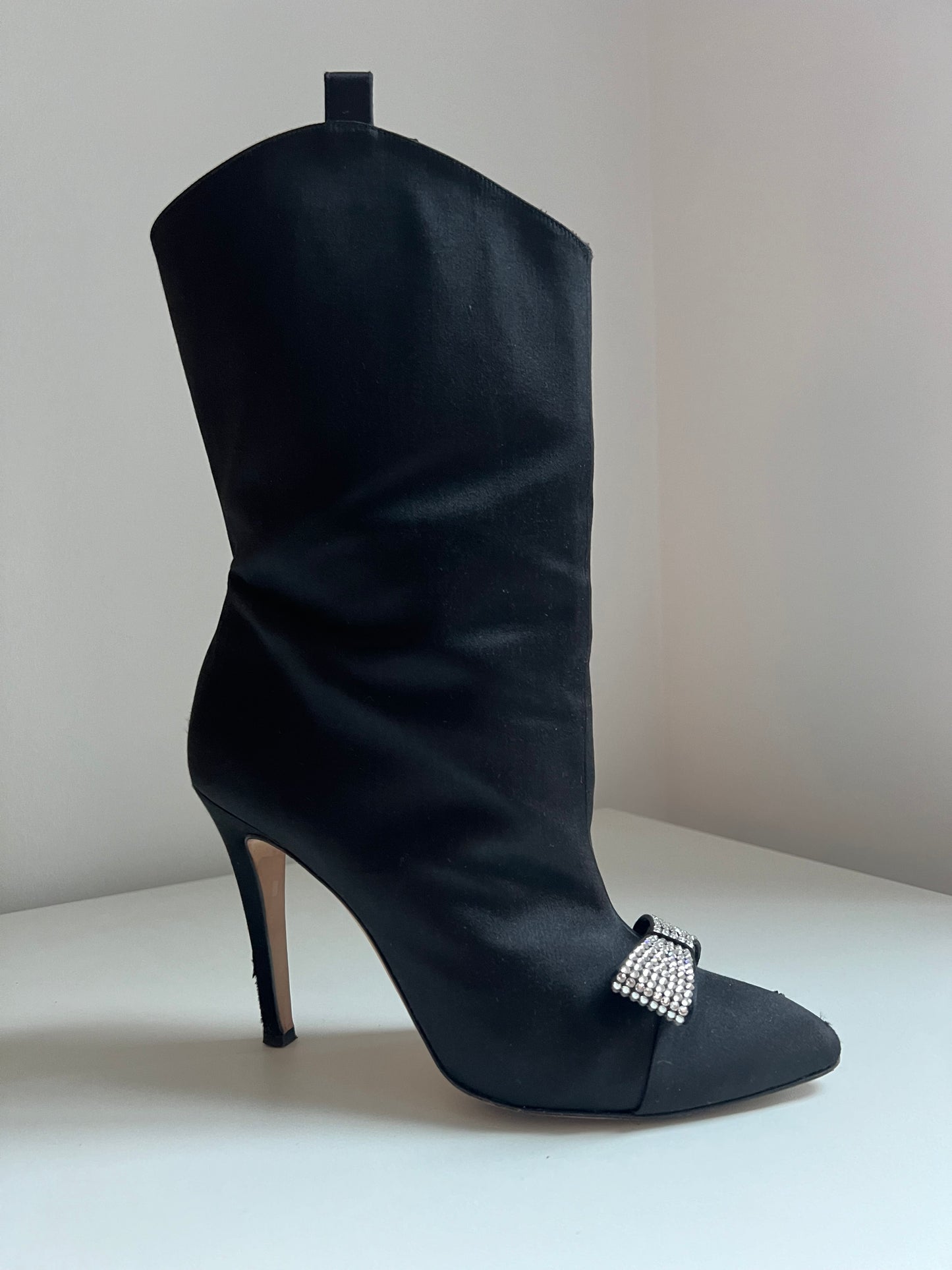 ALESSANDRA RICH                        satin boots with crystal bow